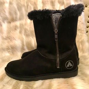 AirWalk faux suede fashion winter boot. Size 6.5.